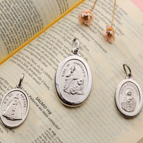 Pingente de Aço NSra. de Caravaggio Oval 30x21mm