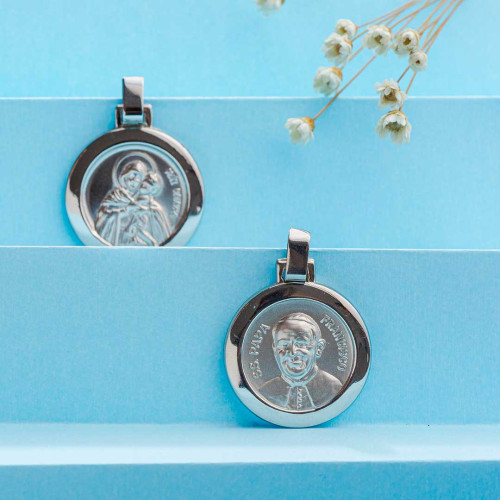 Pingente de Aço Papa Francisco e Santa Terezinha Redondo 30mm