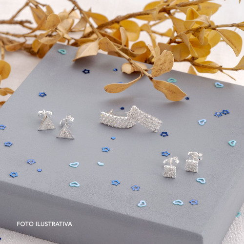 Brinco de Prata Triângulo com Zircônias Brancas