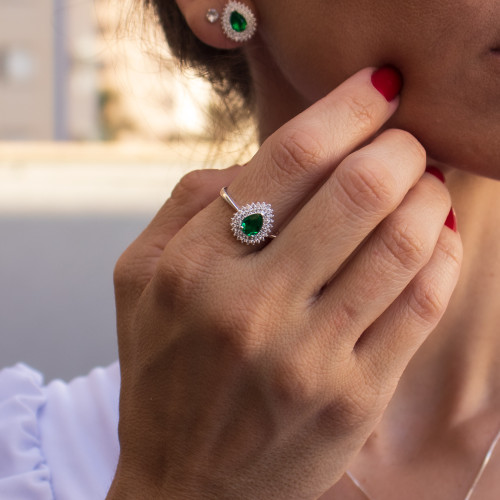 Anel de Prata Coleção Queens Cristal Esmeralda 5x7 e Zircônias Brancas