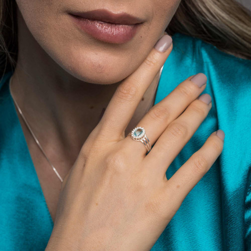 Anel de Prata Coleção Queens Oval Cristal Topázio Sky 5x7 e Zircônias Brancas