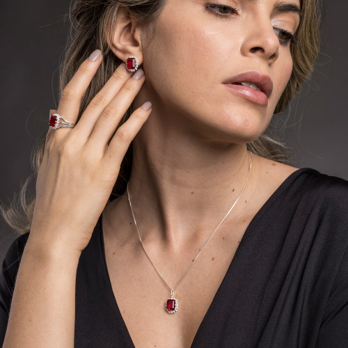 Anel de Prata Coleção Queens Cristal Safira Rubi 8x10 e Zircônias Brancas