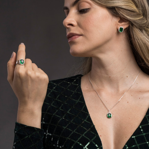 Anel de Prata Coleção Queens Cristal Esmeralda 8x10 e Zircônias Brancas