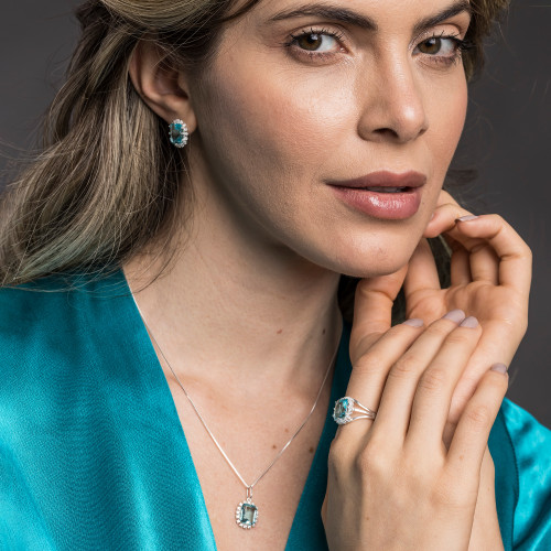 Anel de Prata Coleção Queens Cristal Topázio Sky 8x10 e Zircônias Brancas