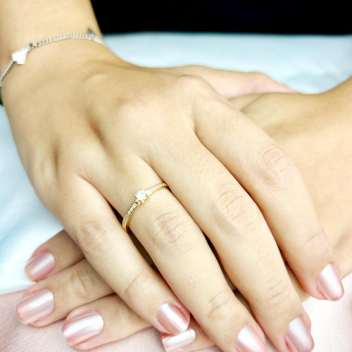 Anel de Ouro Solitário 18K com Zircônias Coleção Luminix