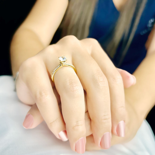Anel de Ouro Solitário 18K com Zircônias Coleção Luminix
