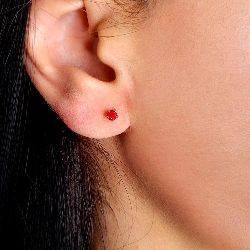 Brinco Aço Estrela com Zircônia Vermelha 3,7mm